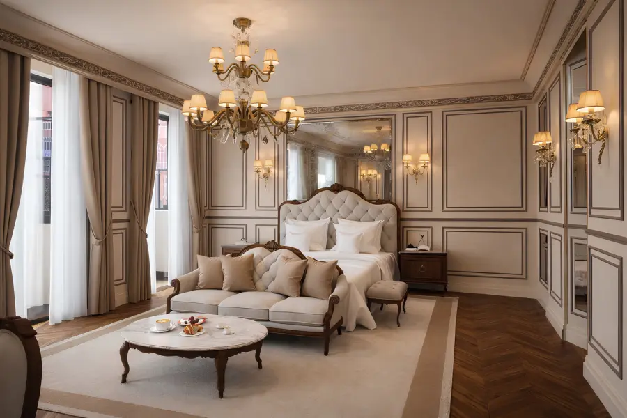 Riapre a Venezia lo storico Hotel Savoia & Jolanda: ospitalità contemporanea, memoria veneziana e il debutto di Sebastian Cafè in laguna